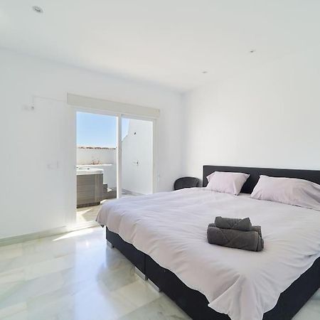Superbe Appartement Avec Jaccuzi Marbella Esterno foto