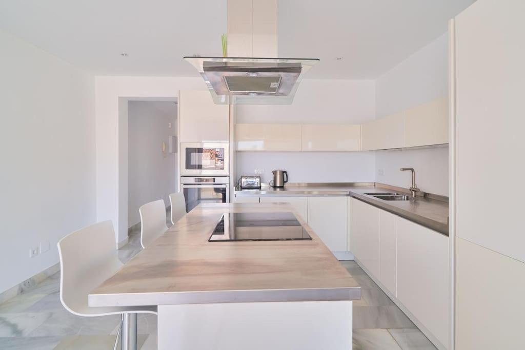 Superbe Appartement Avec Jaccuzi Marbella Esterno foto