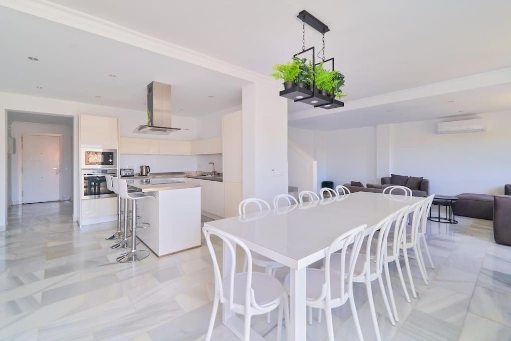 Superbe Appartement Avec Jaccuzi Marbella Esterno foto