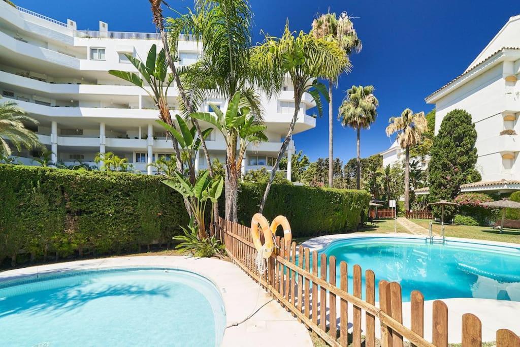 Superbe Appartement Avec Jaccuzi Marbella Esterno foto